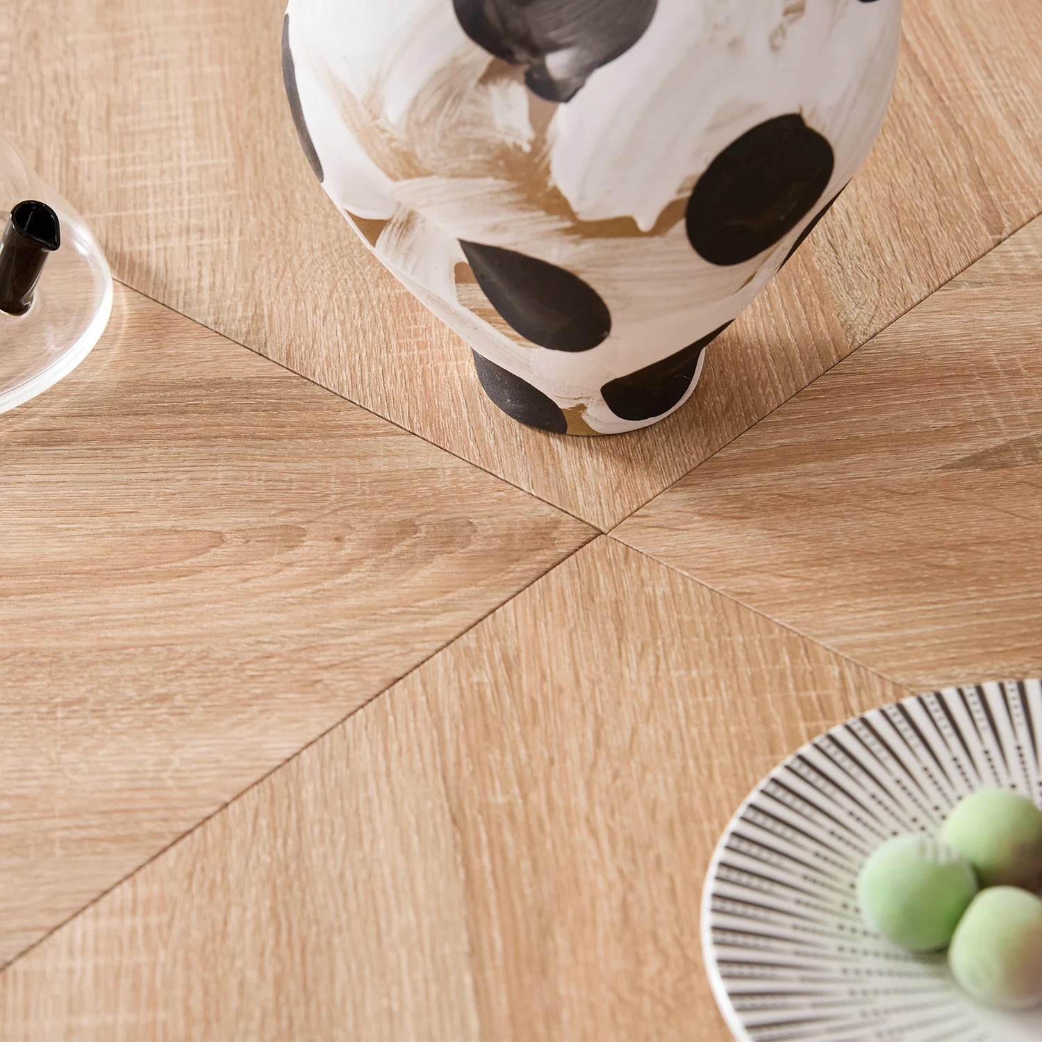 EGOONM Nordic Round Table Solid Wood Dining Table Library Center Medieval Rounded Table Balcony Living Room Home Furniture 120cm